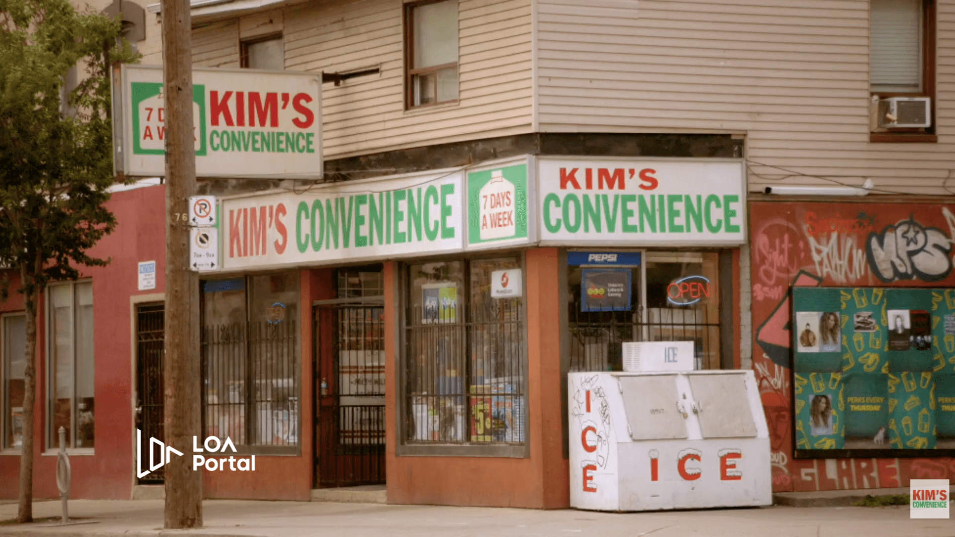 Kim’s Convenience: Khi Một Đất Nước Hiện Ra Qua Những Điều Rất Nhỏ